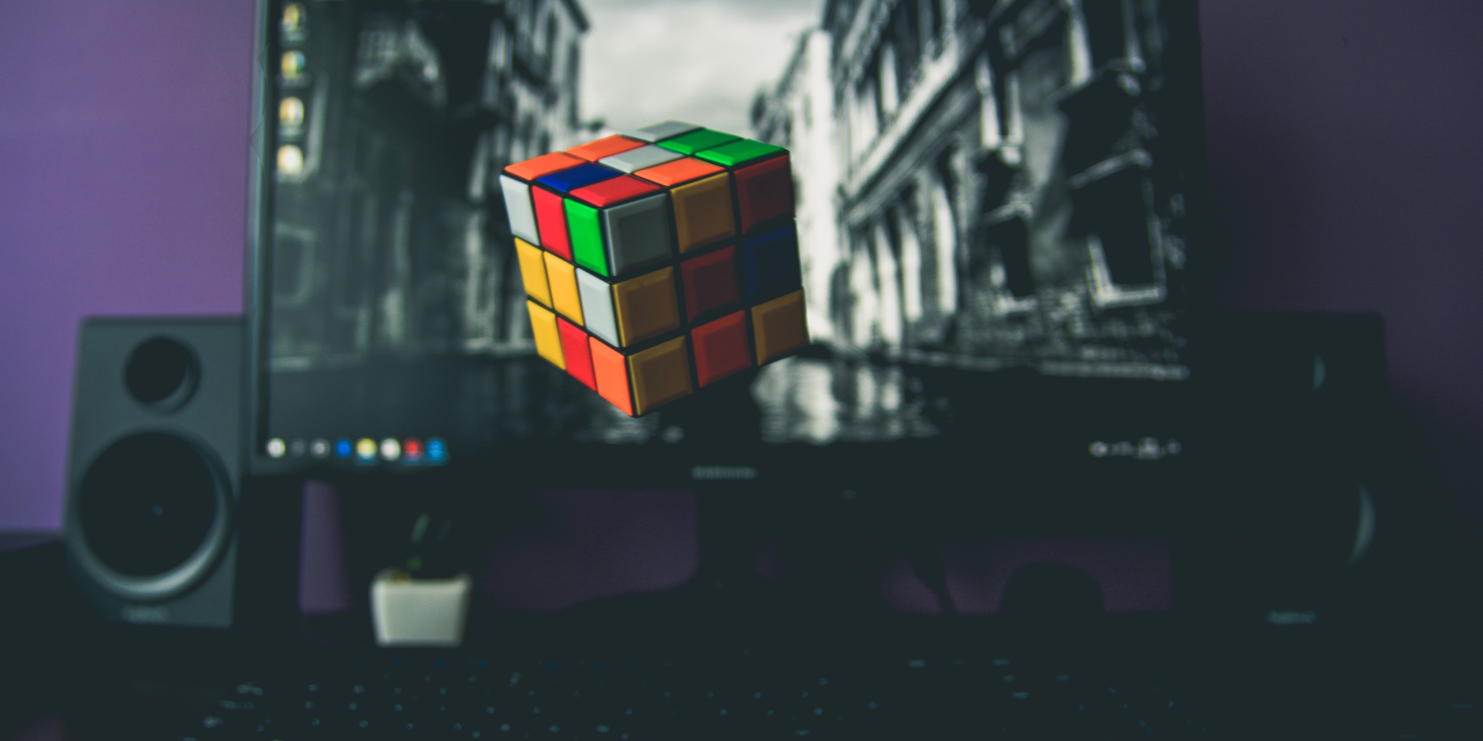 rubix-cube-computer-screen-marko-blazevic-unsplash-5130x2565-72